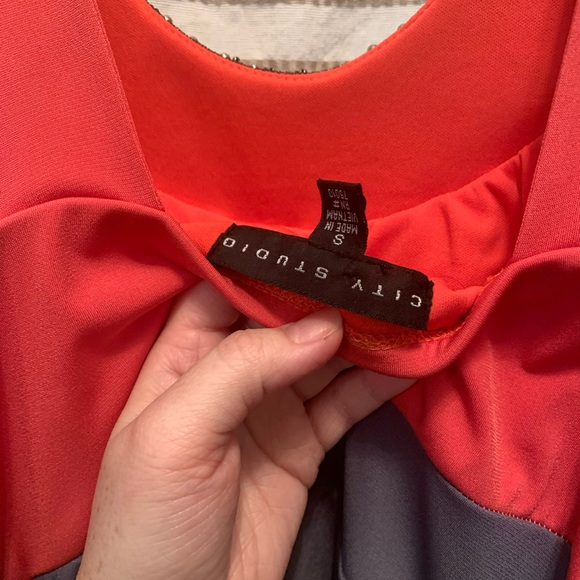 Formal dress size small - Picture 2 of 3